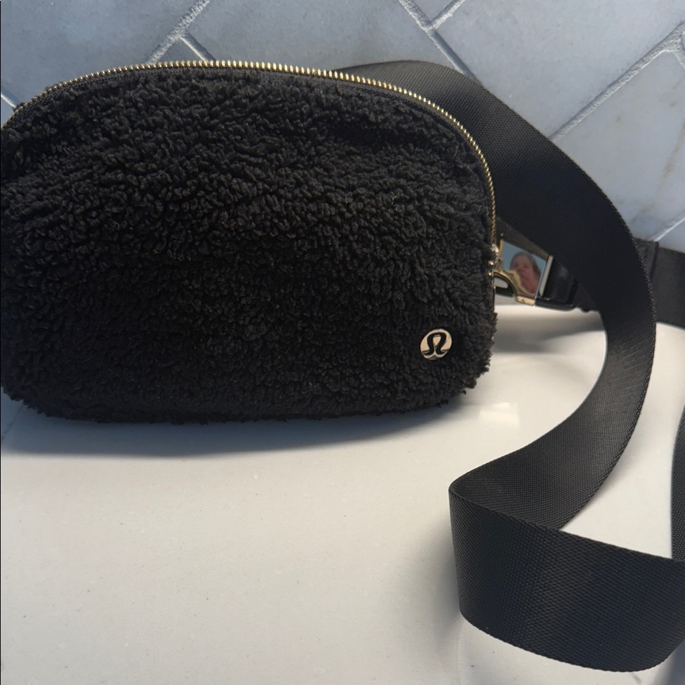 lululemon Black Fleece Sherpa nylon adjustable Crossbody Bag belt purse